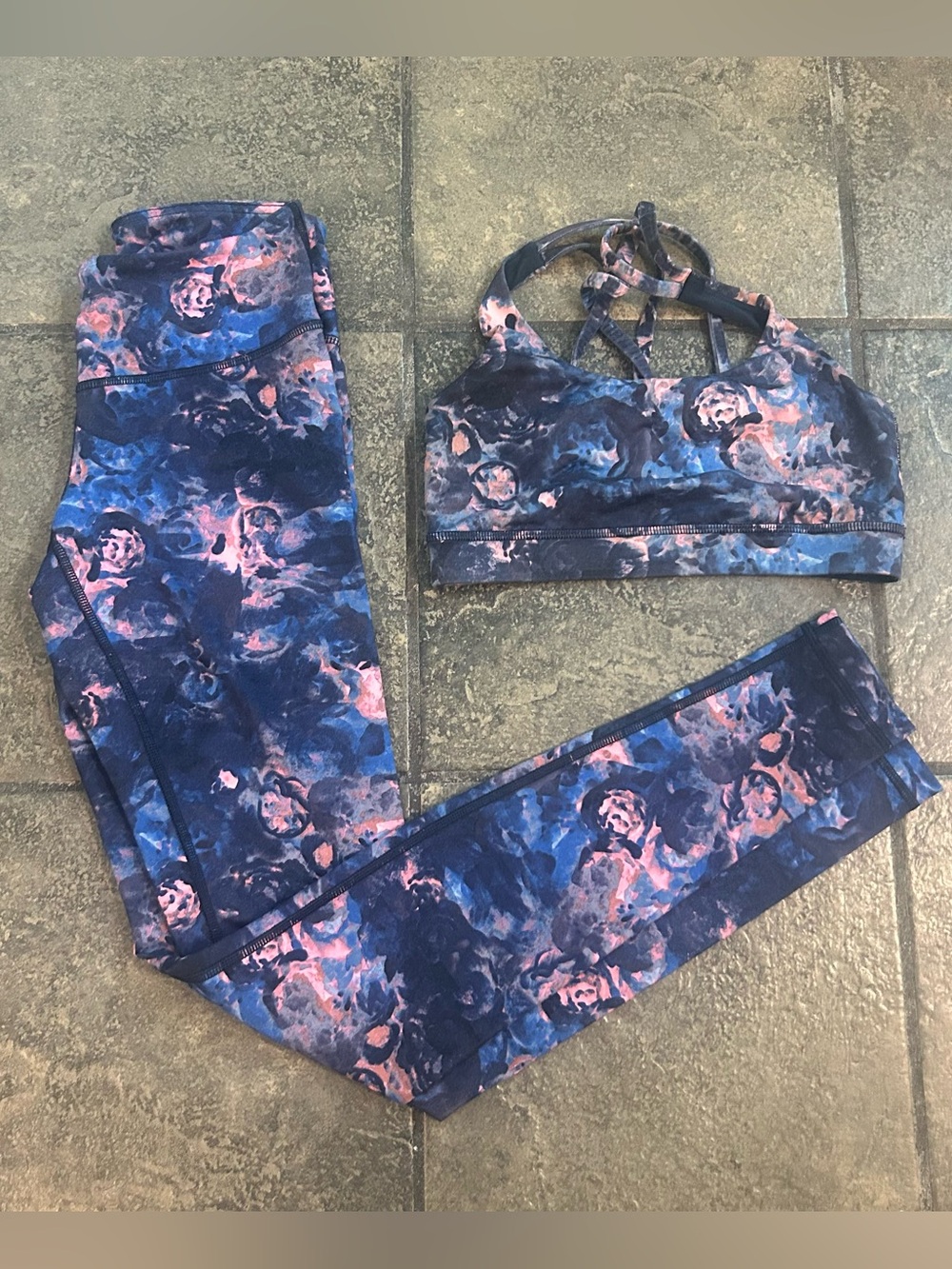 LULULEMON Energy Leggings W/ bra Moody Mirage Bark Berry Size 4